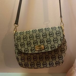 Convertible michael Kors crossbody purse
